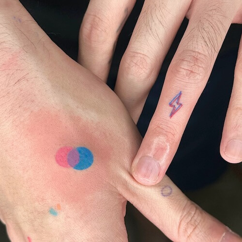 finger tattoos
