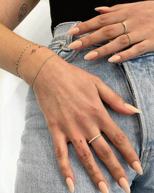 finger tattoos