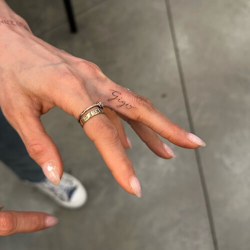 finger tattoos