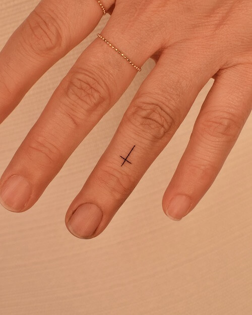 finger tattoos