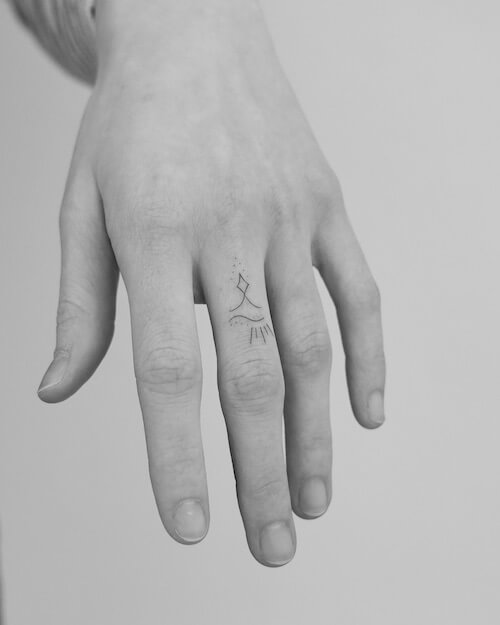finger tattoos