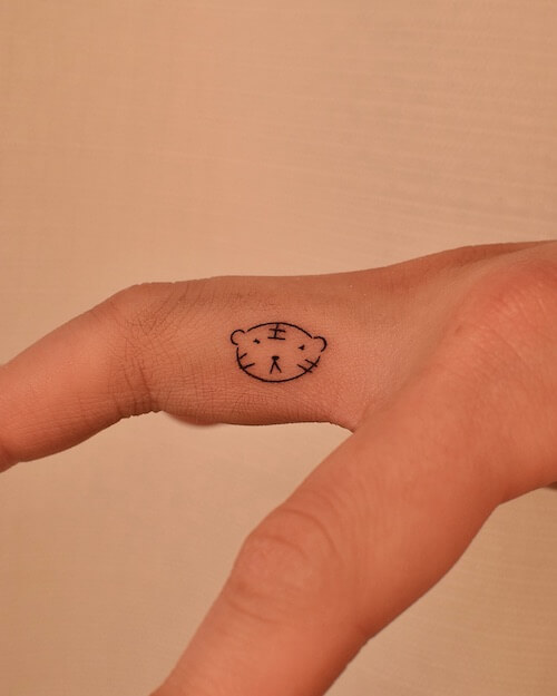 finger tattoos