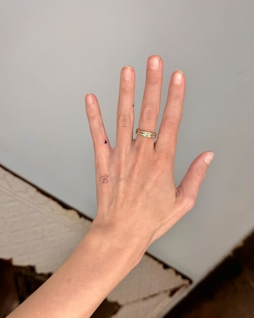 finger tattoos