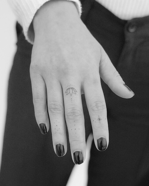 finger tattoos