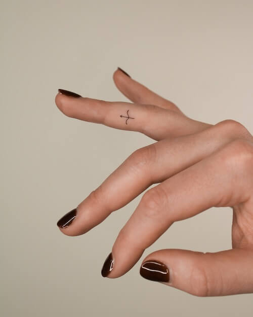 finger tattoos