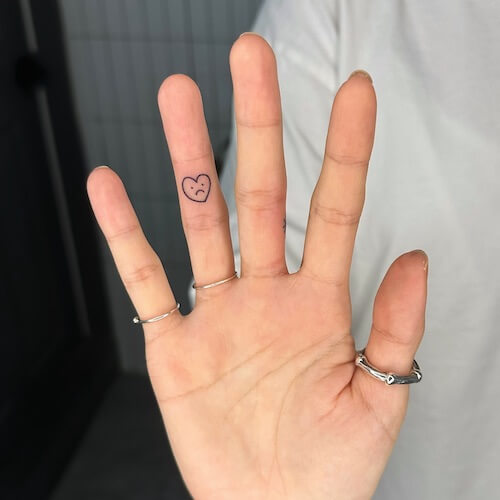 finger tattoos