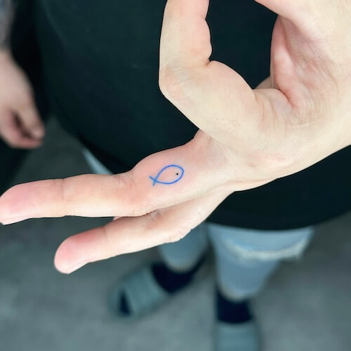 finger tattoos