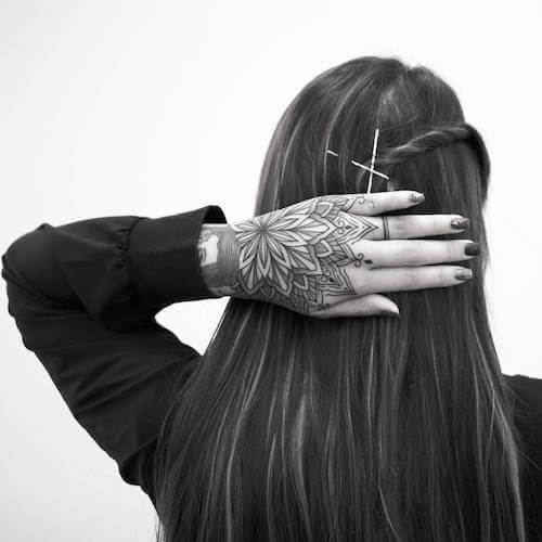 hand tattoos women