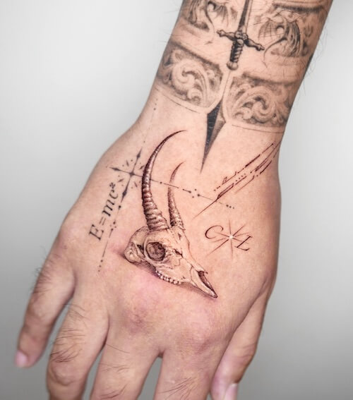 hand tattoos guys
