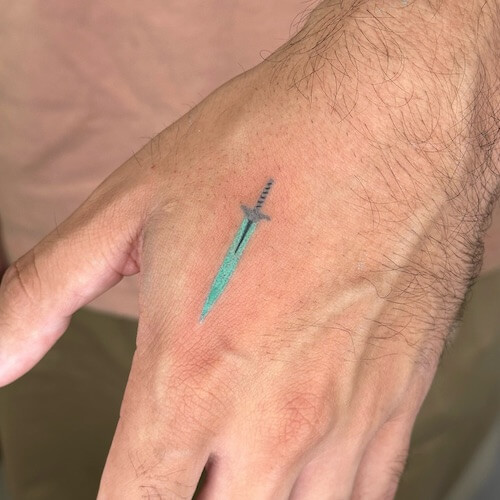 hand tattoos guys