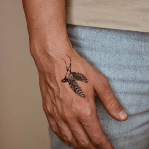 hand tattoos guys