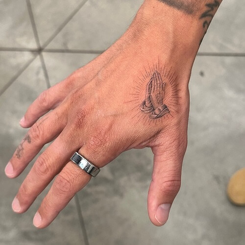 hand tattoos guys