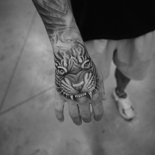 hand tattoos guys