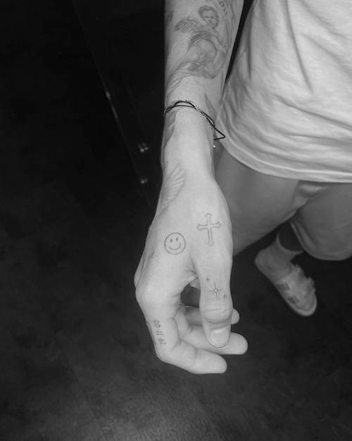 hand tattoos guys