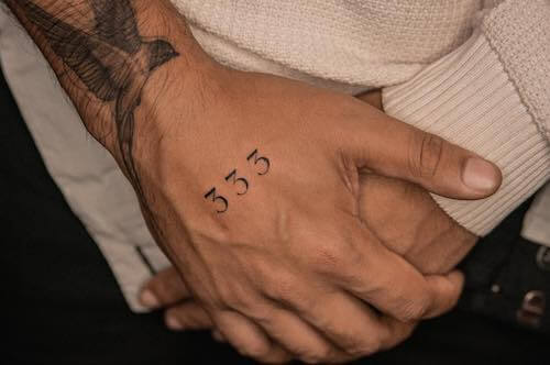 hand tattoos guys