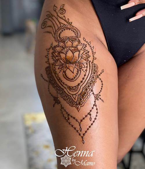 henna tattoo women