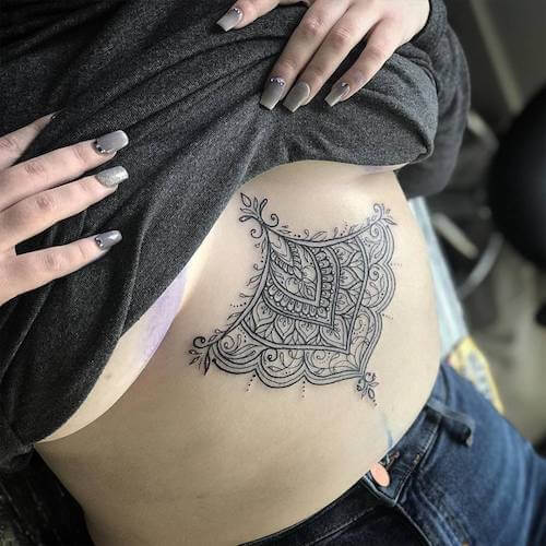 henna tattoo women