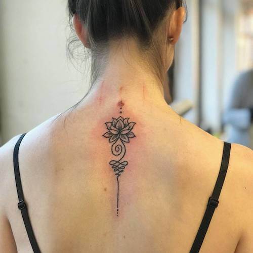 henna tattoo women
