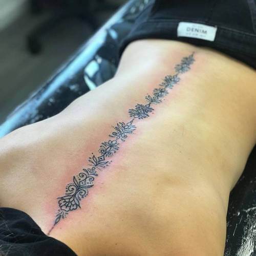 henna tattoo women