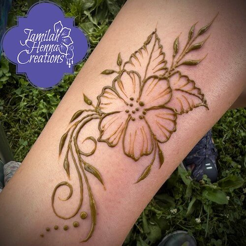 henna tattoo women