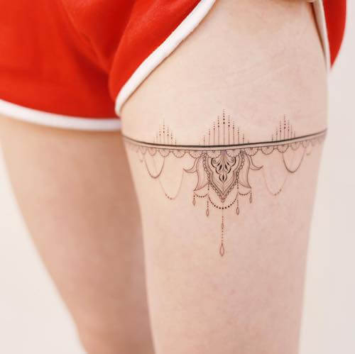 henna tattoo women