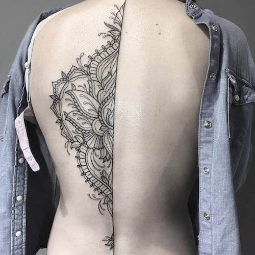 henna tattoo women