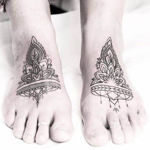 henna tattoo women