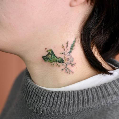 neck tattoo women